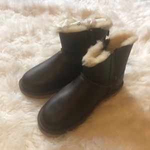 Brand new leather short ugg boot
